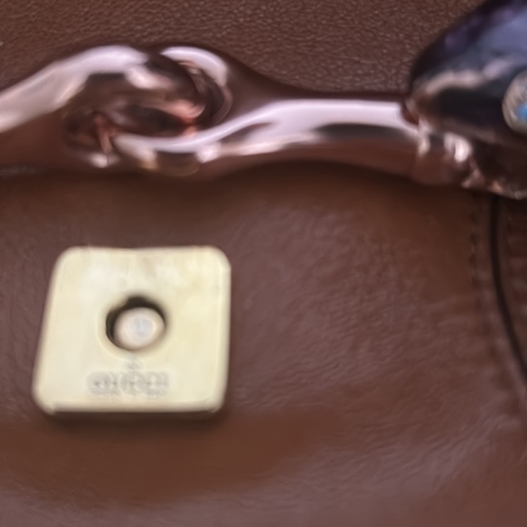 Gucci ornate Runway Handbag - Picture 2 of 6